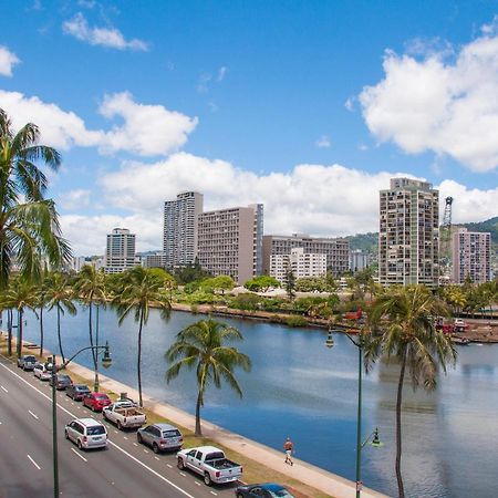 Holiday Surf Hotel Honolulu Bagian luar foto