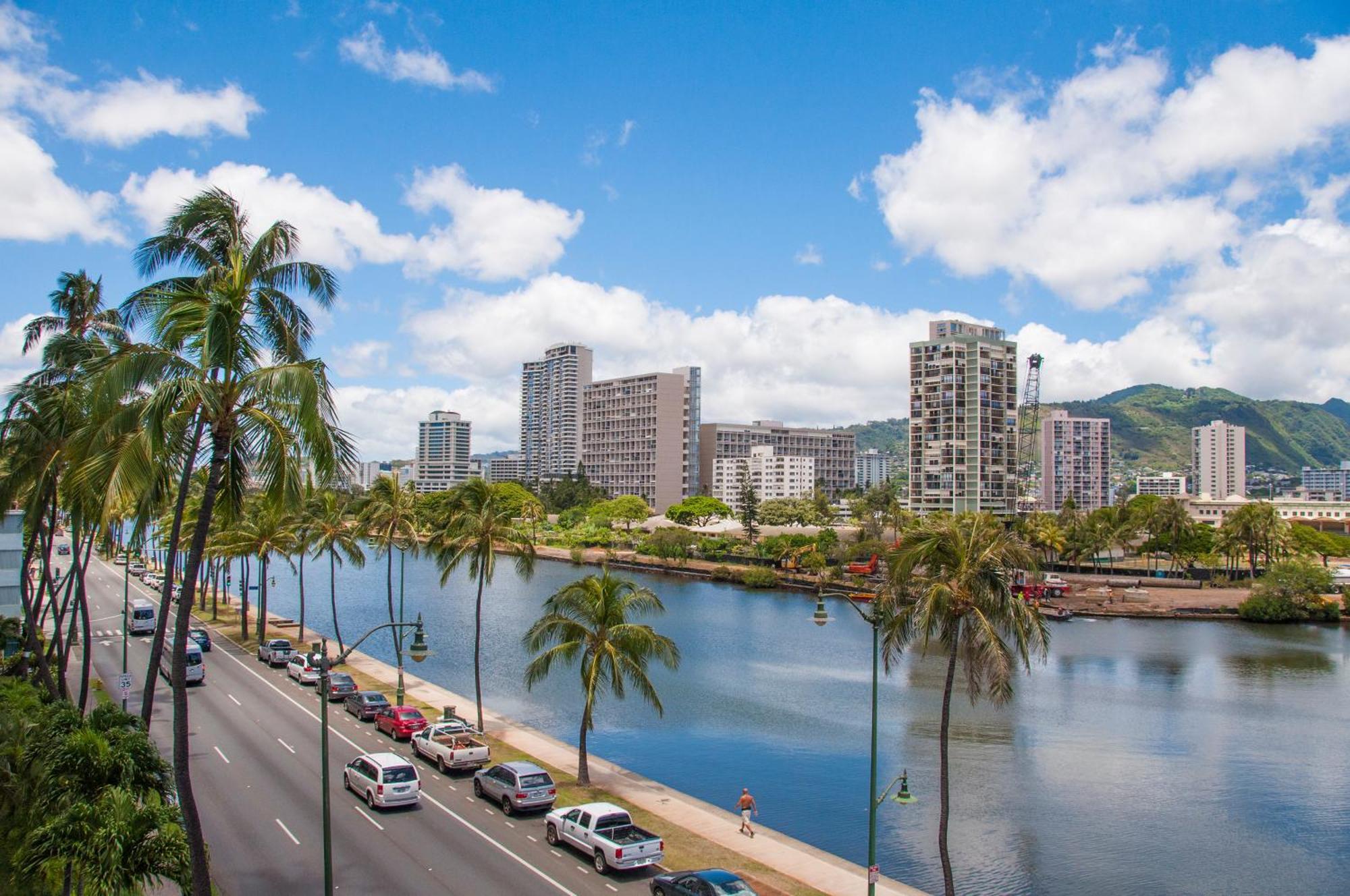 Holiday Surf Hotel Honolulu Bagian luar foto