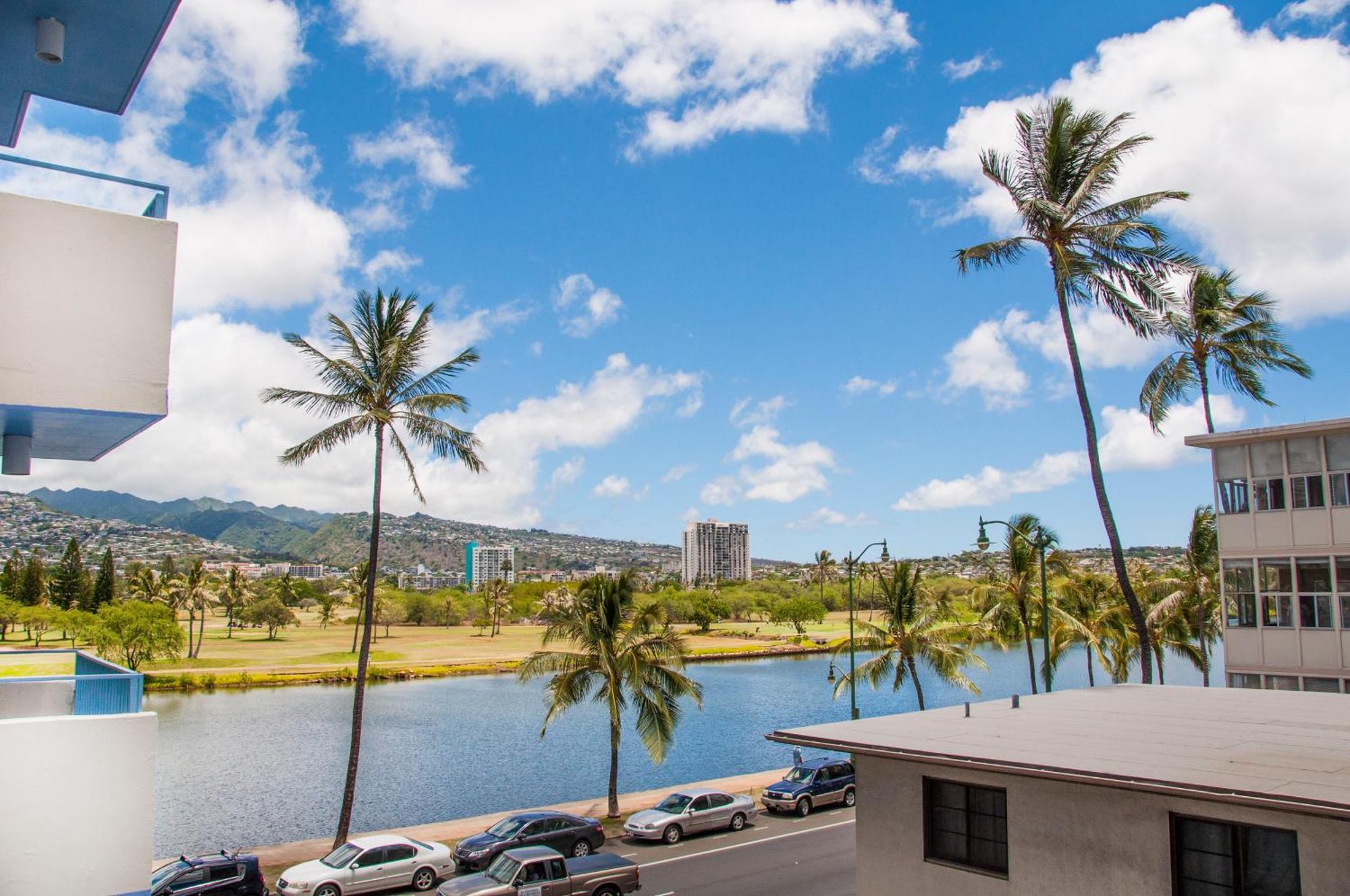 Holiday Surf Hotel Honolulu Bagian luar foto