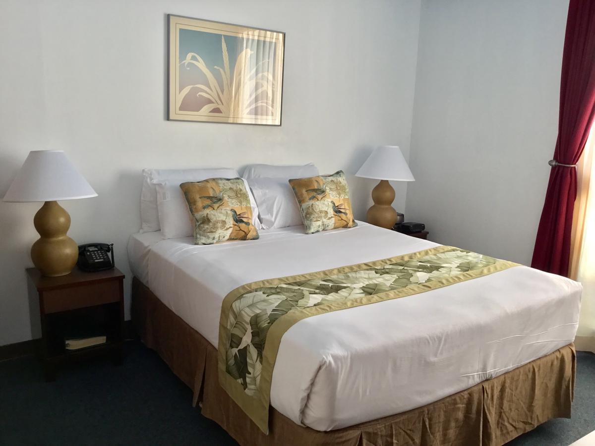 Holiday Surf Hotel Honolulu Bagian luar foto