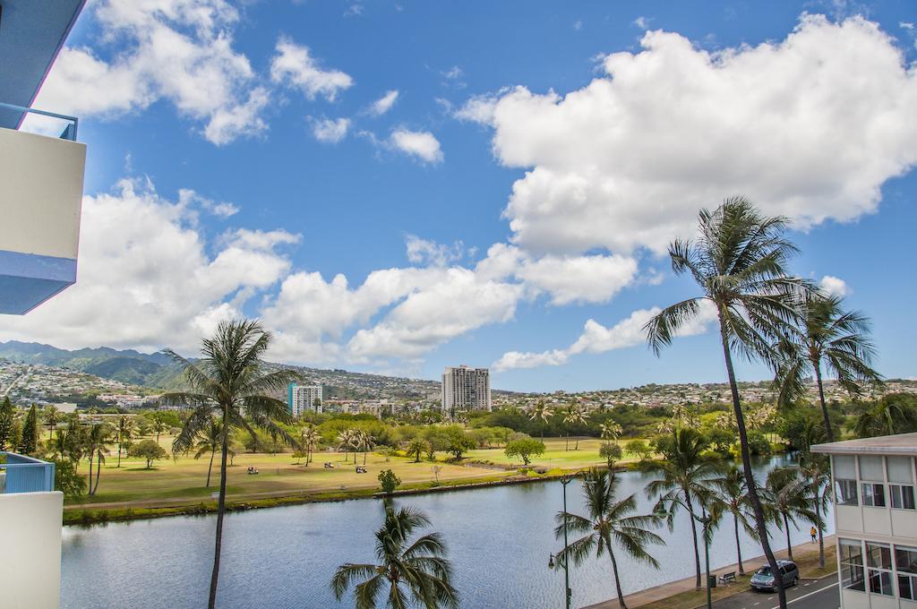 Holiday Surf Hotel Honolulu Bagian luar foto